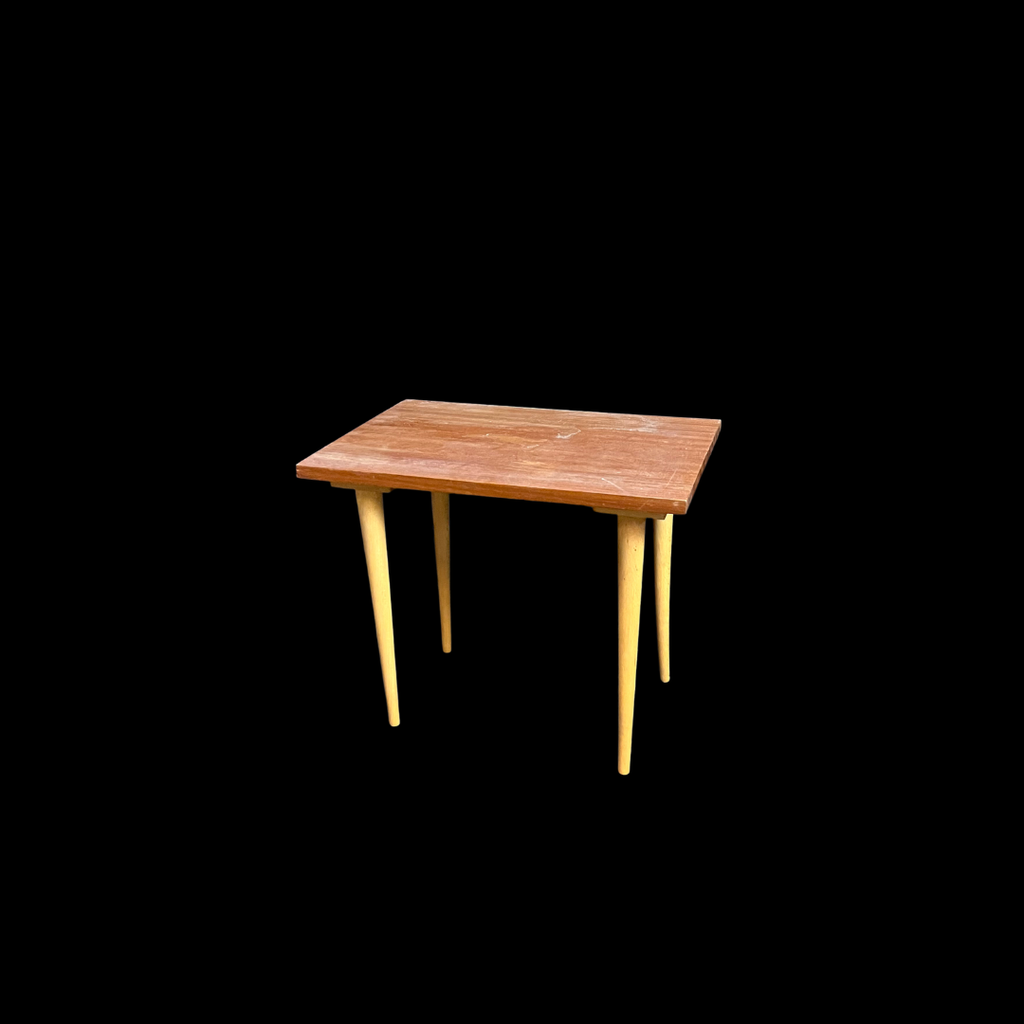 Mid-Century Beistelltisch mit verjüngten Beinen