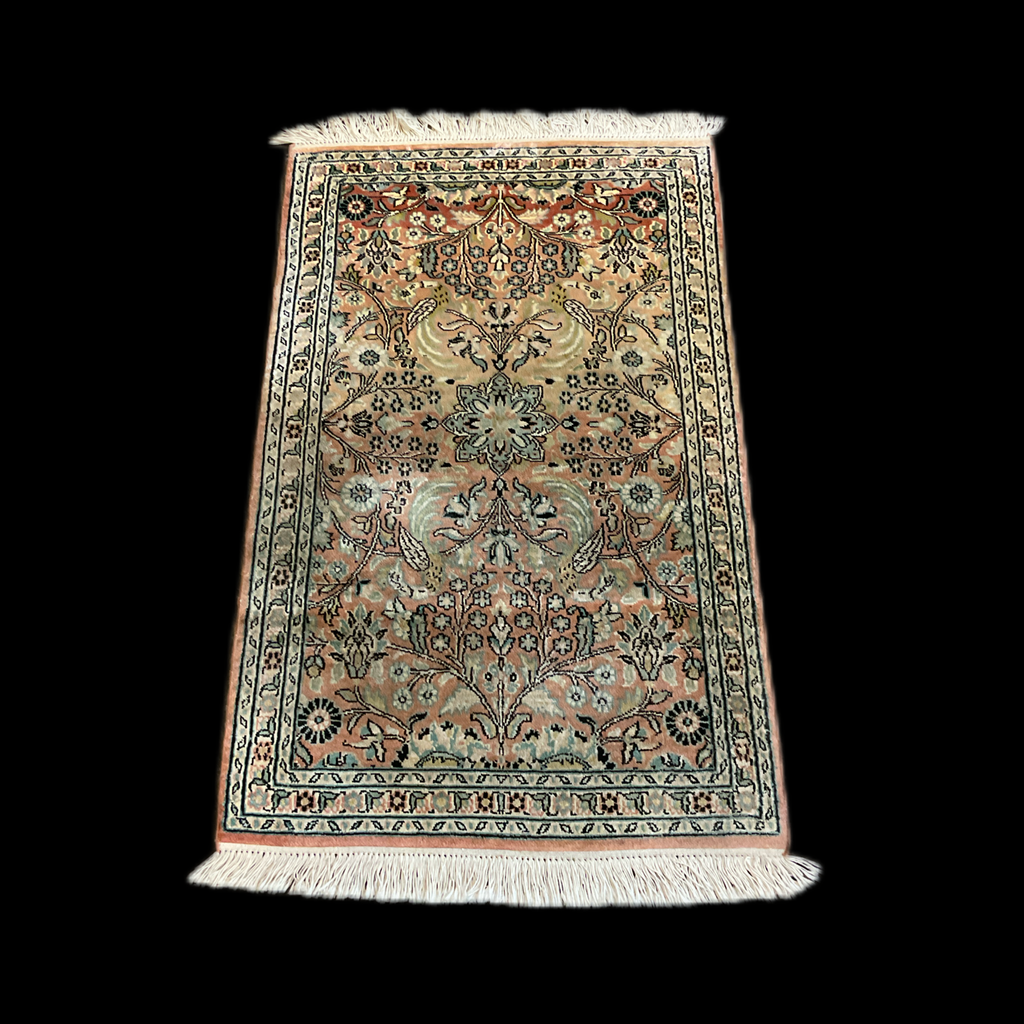 Kleiner floraler Orientteppich