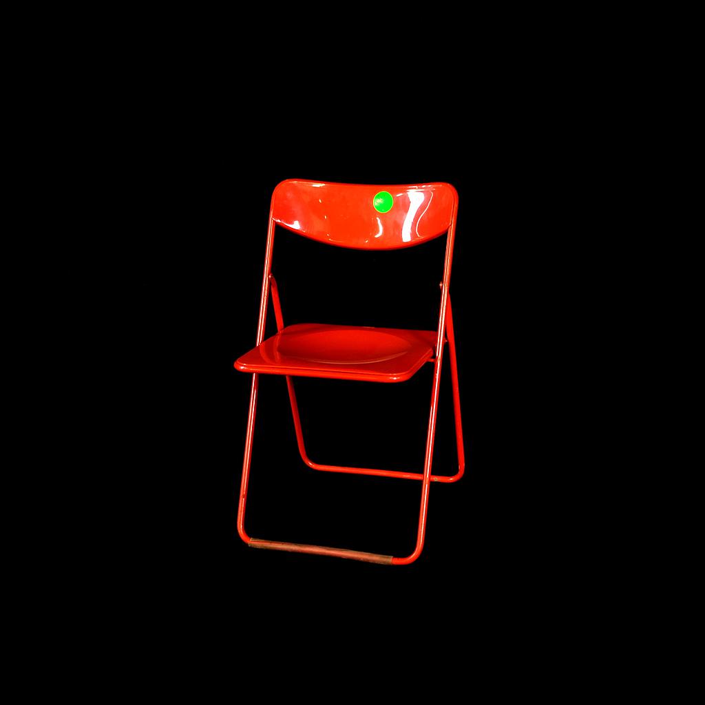 roter Klappstuhl