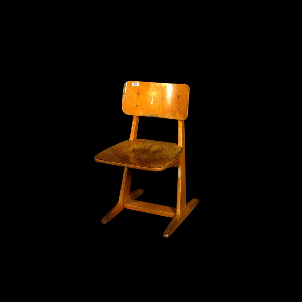 Schulstuhl aus Holz