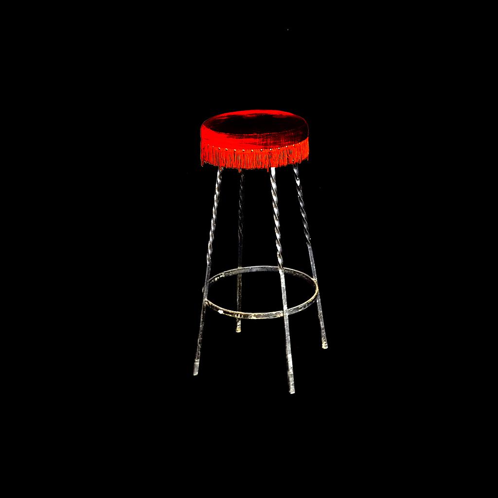 roter Barhocker mit Fransen