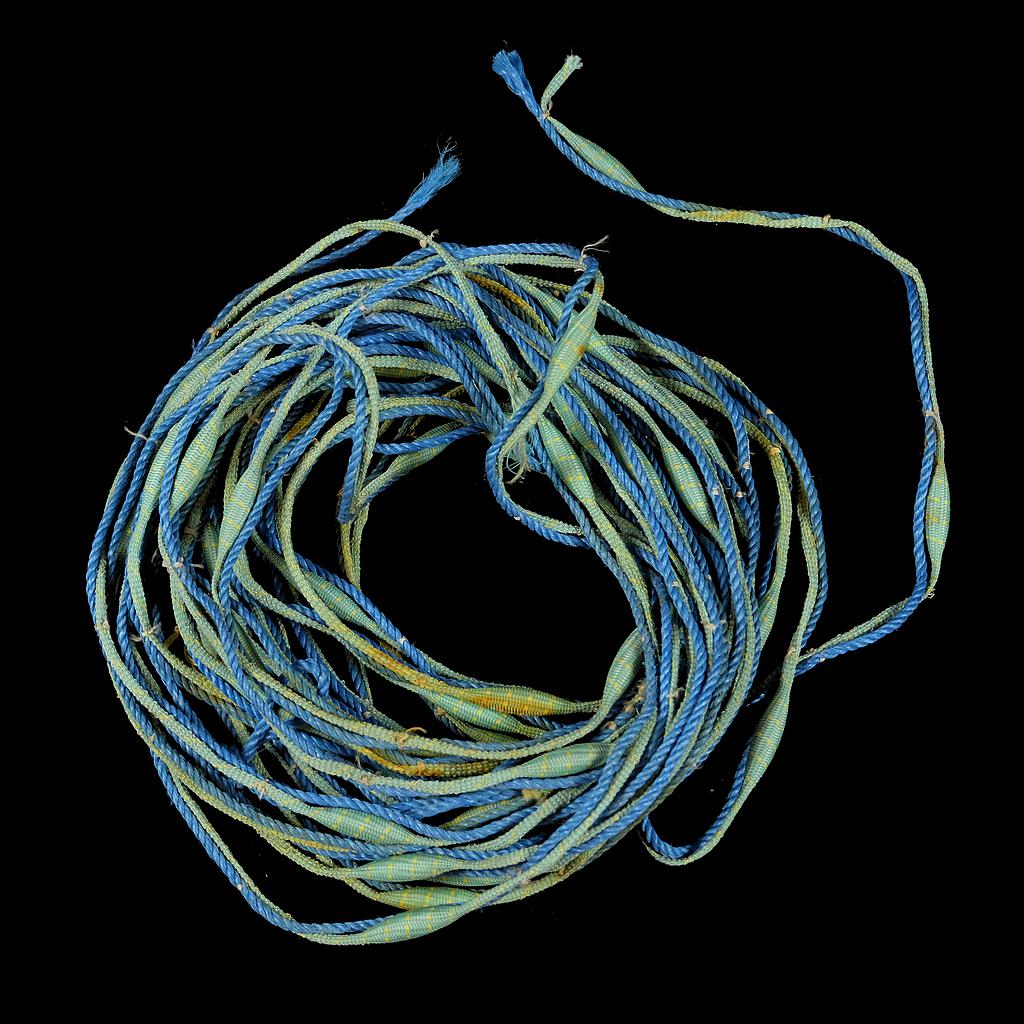 blau-grünes Seil mit Schmimmern