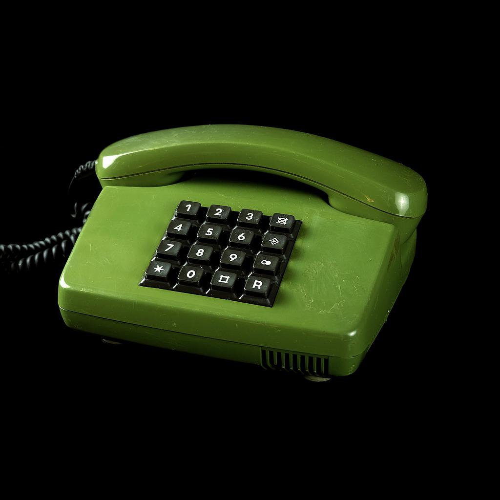 grünes Tastentelefon 90er Jahre